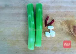 Illustration of how to make cold shredded lettuce 1