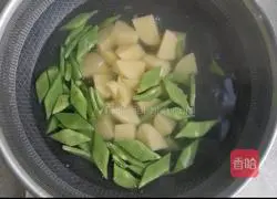 Illustration of how to make spicy stir-fried kidney beans and potato cubes 4