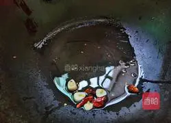 Illustration of how to make fried carrots with king oyster mushrooms 10