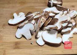 Illustration of how to stir-fry Chinese cabbage with mushrooms 2