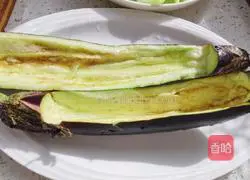 Illustration of how to stir-fry diced eggplant with walnut puree 6