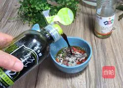 Illustration of how to make vermicelli mixed with cucumber 6