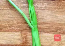 Illustration of how to make garlic water spinach 3