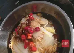 Illustration of how to make stir-fried pepper and cabbage 6