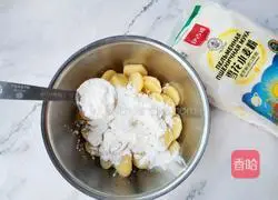 Illustration of how to make crispy potato pancakes 6