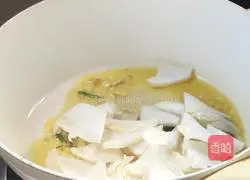 Illustration of how to stir-fry vermicelli with fungus 10