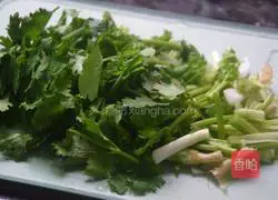 Illustration of how to make beef with coriander 4