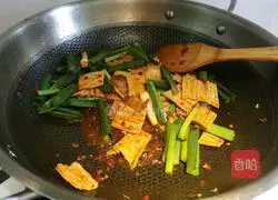 Illustration 5 of how to stir-fry the yuba with green garlic 5 