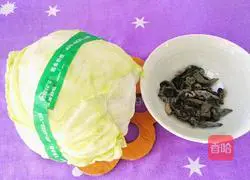 Illustration of how to make fried fungus with cabbage 1