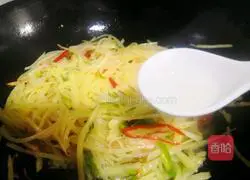 Illustration of how to make homemade potato shreds 8