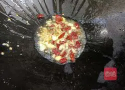 Illustration of how to make spicy and sour three shreds 8