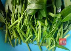 Illustration of how to make stir-fried water spinach 2