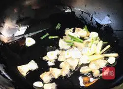 Illustration of how to make green pepper and fried bean curd 9