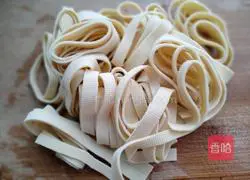 Illustration of how to make shredded spinach and tofu 3