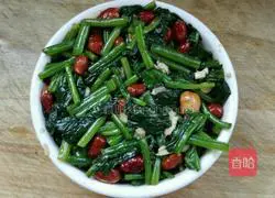 Illustration of how to make spinach with nuts 10