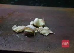 Illustration of how to make garlic water spinach 3