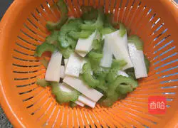 Qing Illustration of how to make fried bitter melon and yam slices 4