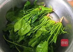 Illustration of how to make garlic spinach 1