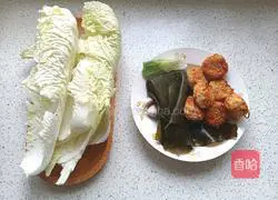 Illustration of how to make kelp and cabbage stewed meatballs 2