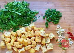 Illustration of how to make fried leeks with bean paste 1