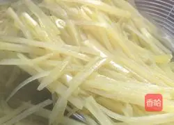 Illustration of how to make pickled pepper and potato shreds 5