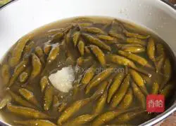 Illustration of how to make pickled pepper and cabbage 2