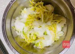 Illustration of how to make spicy cabbage 1