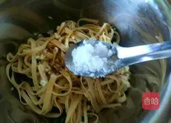 Illustration of how to make spinach with bean curd 11