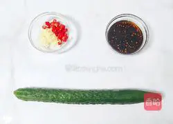 Illustration of how to make coir raincoat cucumber 1