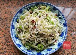 Illustration of how to make cold mung bean sprouts 7