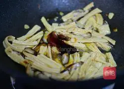 Illustration of how to cook yuba with mushrooms 5