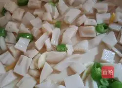 Illustration of how to make spicy stir-fried lotus root 6