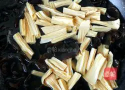 Illustration of how to make cold fungus, yuba and cucumber 7