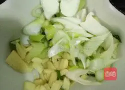 Illustration of how to make fried onions 1