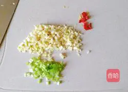 Illustration of how to stir-fry vermicelli with cabbage 2