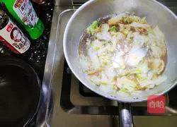 Illustration of how to make cabbage and vermicelli soup 6