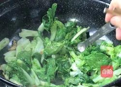 Illustration of how to make cabbage with melon seeds and kernels 8