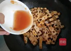 Illustration of making sweet and sour lotus root strips 12