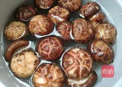 Simple Illustration of how to make mushrooms with rice 1