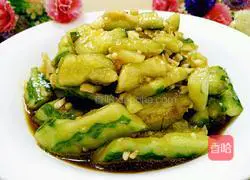 Illustration of how to beat cucumbers with knife 8