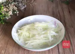 Illustration of how to make vegetable rolls 9