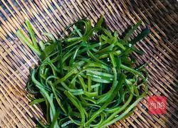 Illustration of how to make cold kelp shreds 4