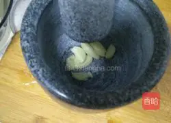 Illustration of how to pat cucumbers 2