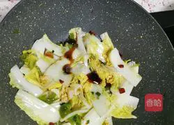 Illustration of how to make spicy stir-fried baby cabbage 4