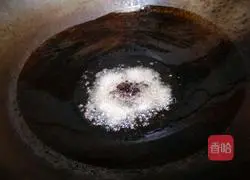 Illustration of how to make black bean paste with green pepper and potato shreds 18