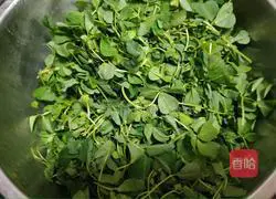 Illustration of how to stir-fry grass heads 1