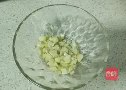 Illustration of how to make stir-fried water spinach 2