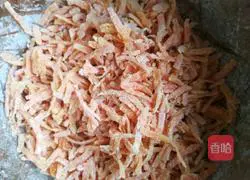 Illustration of how to make steamed carrot shreds 4