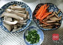 Illustration of how to stir-fry and dry black oyster mushrooms 2