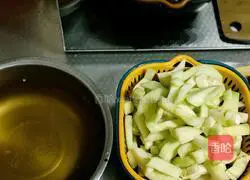 Illustration of how to braise garlic eggplant with sauce (tomato sauce noodles and tomato sauce rice) 3